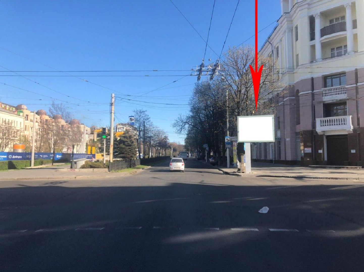 Скроллер Днепр (Днепропетровск),  просп. Дмитра Яворницького - вул. Андрія Фабра, на світлофорі