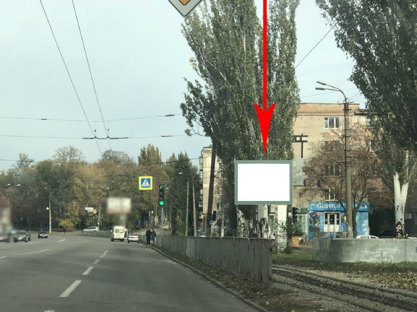 Скроллер Днепр (Днепропетровск),  просп. Гагаріна, поворот до ТРЦ "Материк", біля світлофора