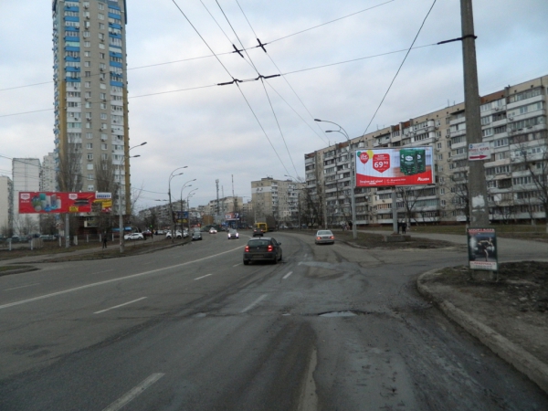 Білборд, бігборд (борд)  Київ,  просп. Івасюка Володимира (Героїв Сталінграда), 42 (магазин "Сільпо")