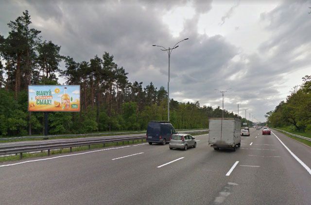 Билборд Киев,  Бориспільська траса, 500 м до ресторану "Козацький стан" (межа міста, стелла Києва,  будівельний супермаркет Нова Лінія). 900 м до Харківської площі. Електроопора № 35-34 (в районі 19 км 200 м), у напрямку до Борисполя