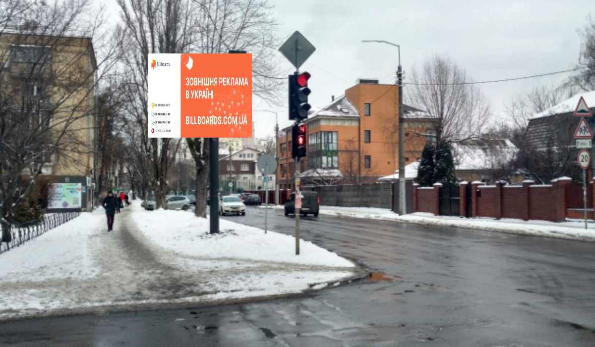 Скроллер Киев,  ул. Головка, 6. На світлофорі.  Солом'янський ринок. В сторону вул.Соломенської