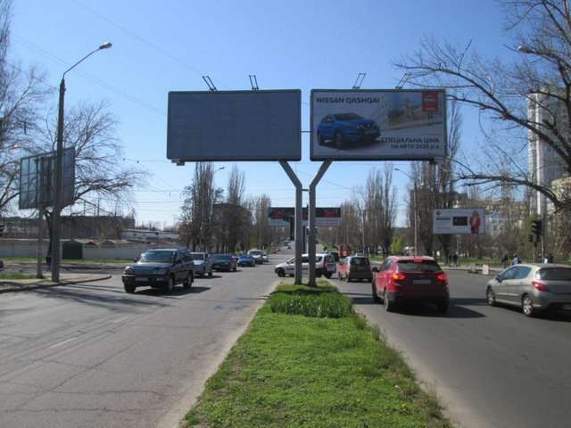 Білборд, бігборд (борд)  Одеса,  пр-т Ак.Глушко, 25 - вул. Ільфа і Петрова Чебурашка (на МакДональдс)