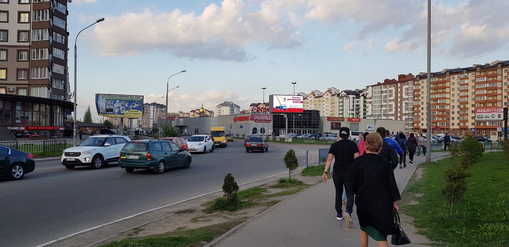 Видеоборд Ивано-Франковск,  Перекресток ул. Ивасюка и ул. Миколайчука до Арсену, до МакДональдс та Епицентра