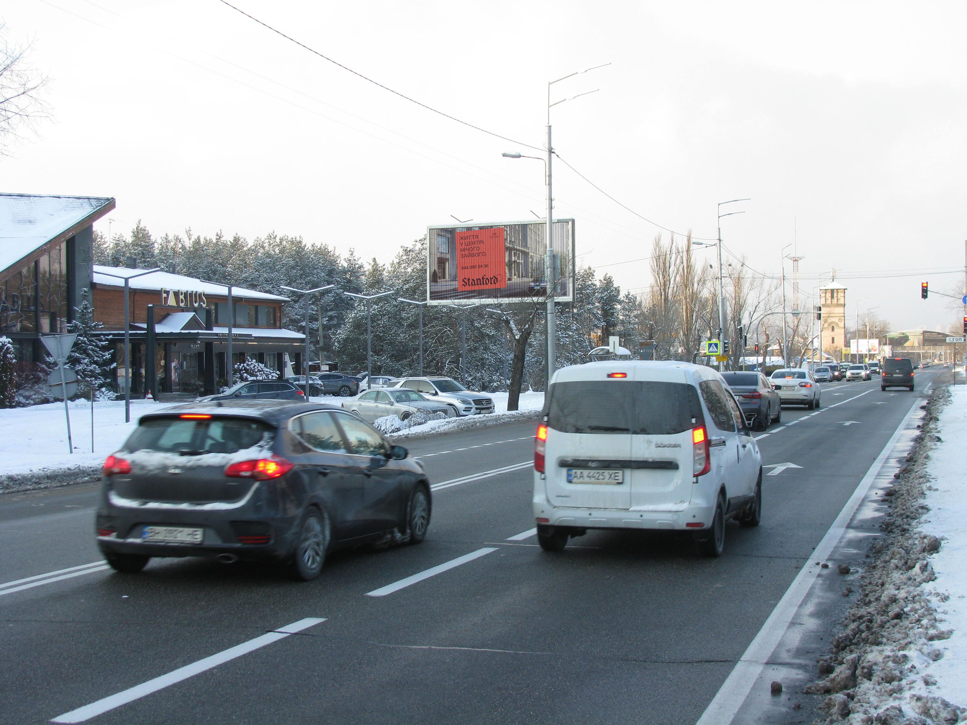 Призматрон, призма Київ,  Столичне шосе, 70 у напрямку центру (ресторан Фабіус, база Динамо)
