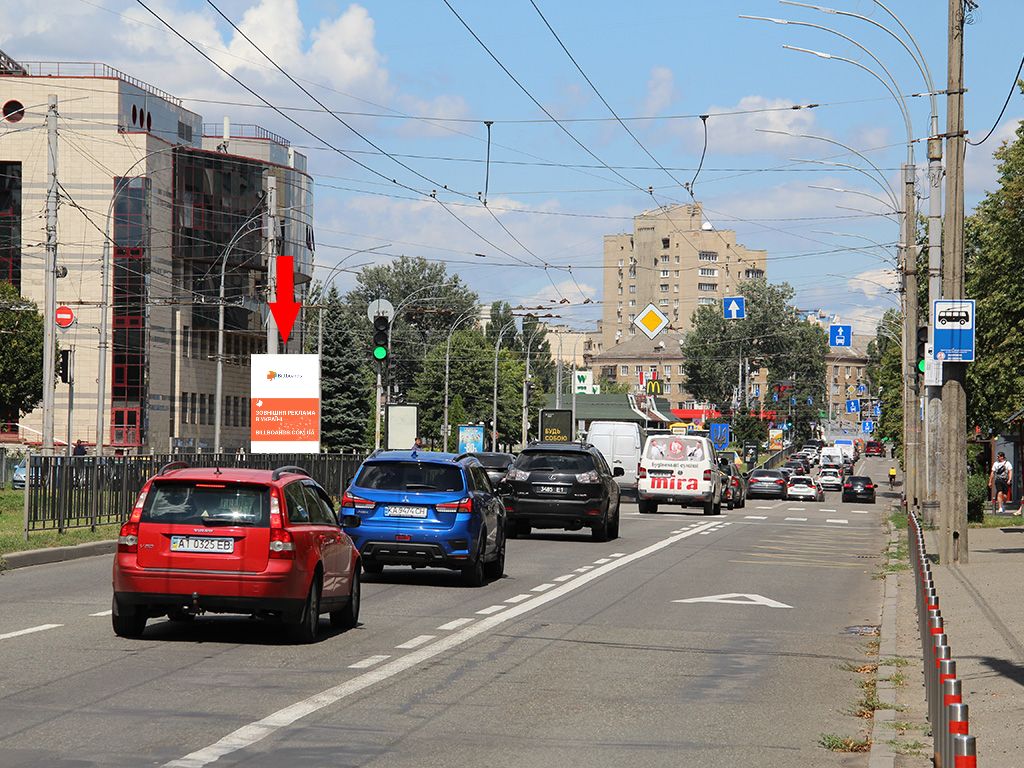Ситилайт Киев,  Народного Ополчення вул., 2, роздільник, на світлофорі, в сторону пл. Севастопольської, в центр