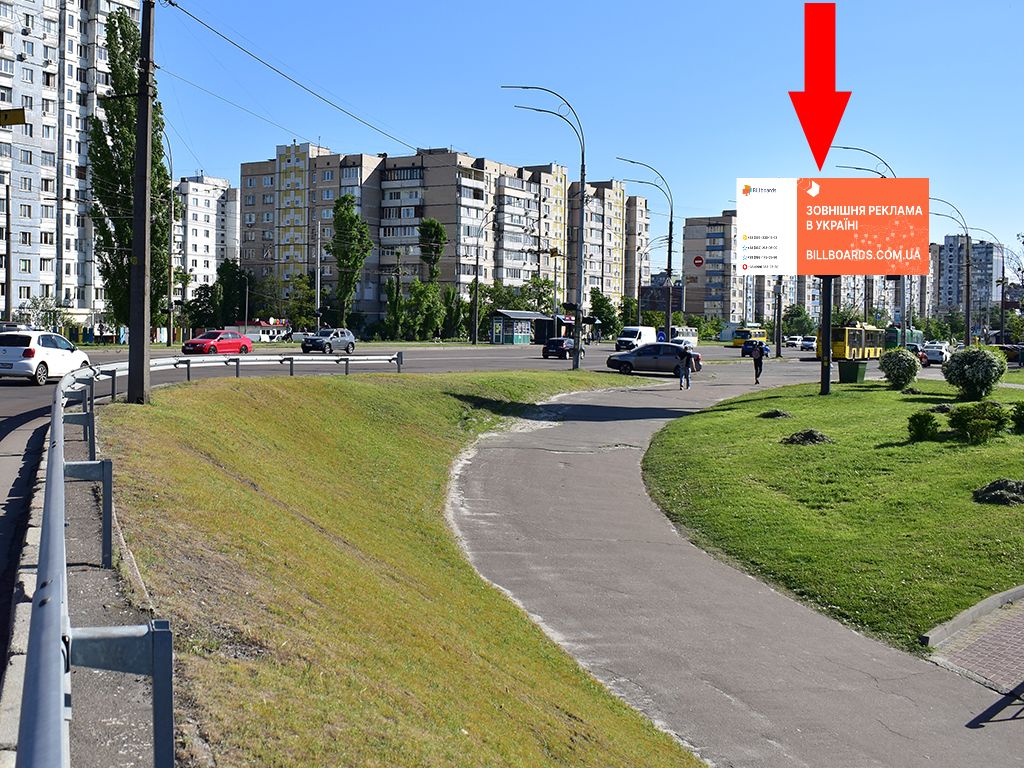 Призматрон, призма Київ,  Маяковського пр. 61/9 - вул. Лифаря, на круговій розв'язці, в бік пр. Ватутіна