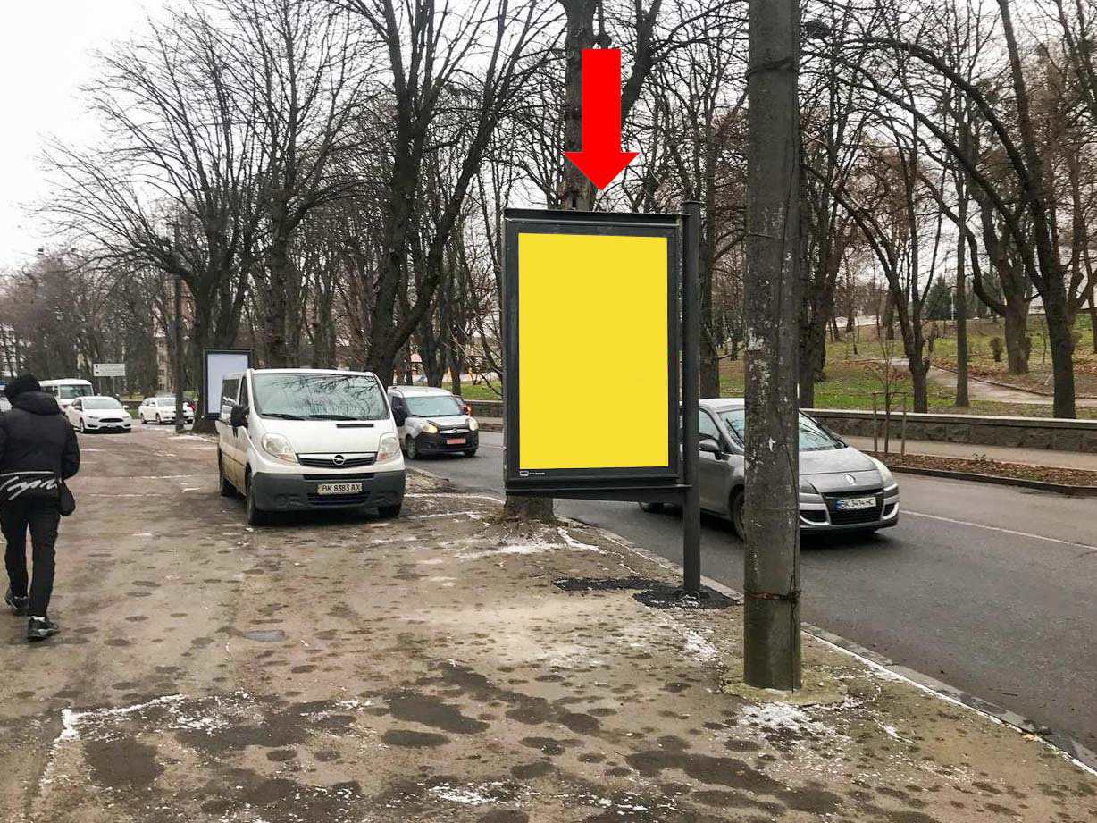 Сiтiлайт Рівне,  Чорновола вул., 40 / Лермонтова вул., навпроти парку ім. Шевченка