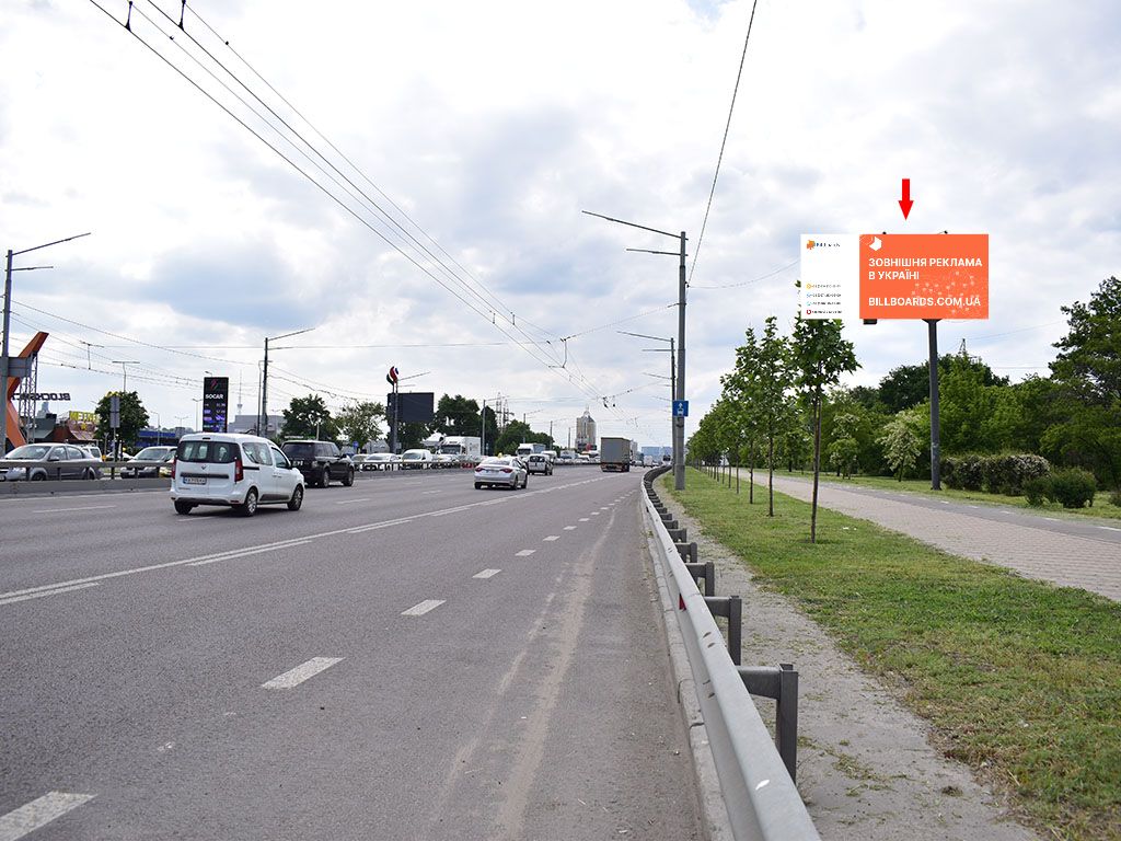 Призма Киев,  Бандери пр. (колиш. Московський) - пр. Героїв Сталінграда, навпроти ТРЦ "Blockbuster Mall", в сторону ст.м. "Почайна"