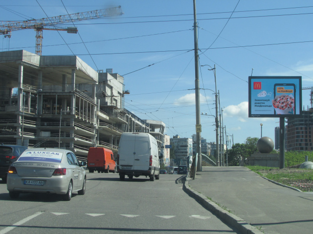 Видеоборд Київ,  Миколи Міхновського бульвар - Деміївська площа,  (Розважальний центр "Рошен")