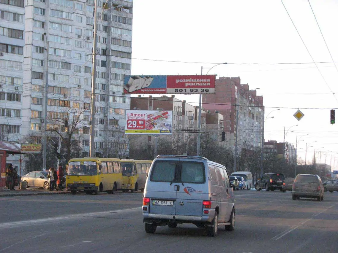 Борд A в Киеве ул. Драйзера / ул. Закревского, светофор, въезд от рынка  