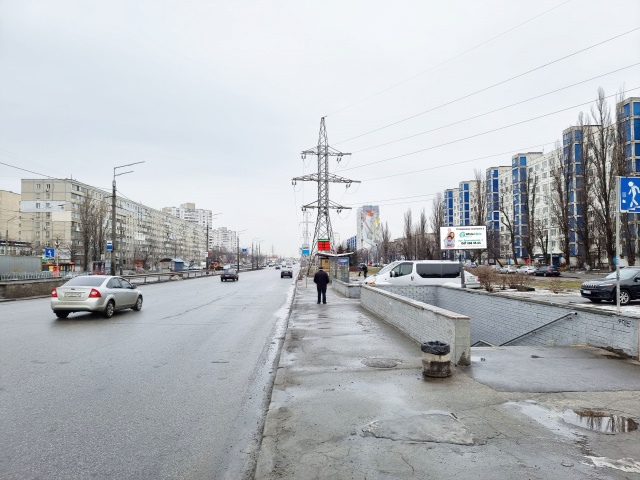 Билборд Киев,  ул. Братиславская 2 м. Черниговская, съезд с моста за остановкой, направление р-к. "Юность"