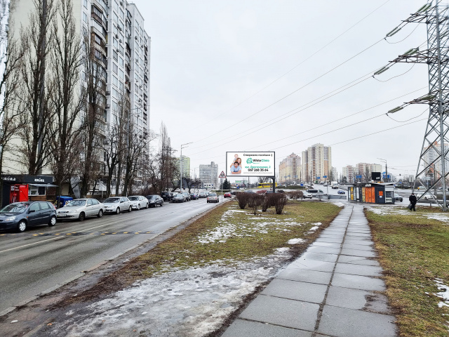 Билборд Киев,  ул. Братиславская 2, в направлении м. Черниговская, слева за остановкой.