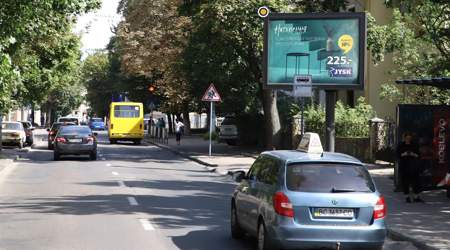 Скролер, скрол Львів,  Антоновича вул., 49 / Мельника вул., В центр