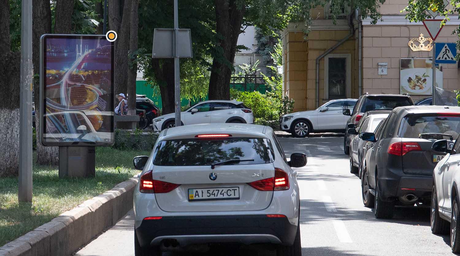 Ситилайт Киев,  Липська вул. роздільник