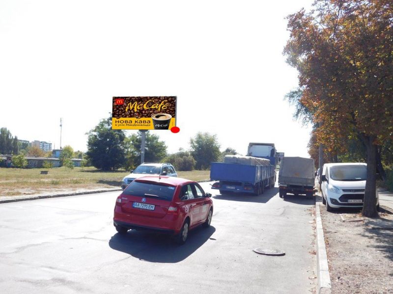 Білборд, бігборд (борд)  Київ,  Зодчих вул. 2, супермаркет "АТБ", рух в напрямку автосалонів "Volvo", "Mazda", "Toyota", "Lexus"