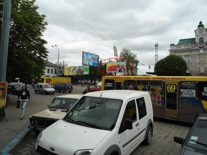 Билборд Ивано-Франковск,  Привокзальна зліва від вокзалу( правий)