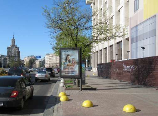 Скроллер Киев,  Хрещатик вул., 16 ("Юнітрейд", "Райффайзенбанк")