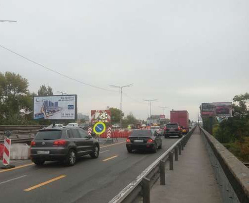 Призма Киев,  Промислова вул., Південний міст; №1 (у напрямку Харківської пл.)