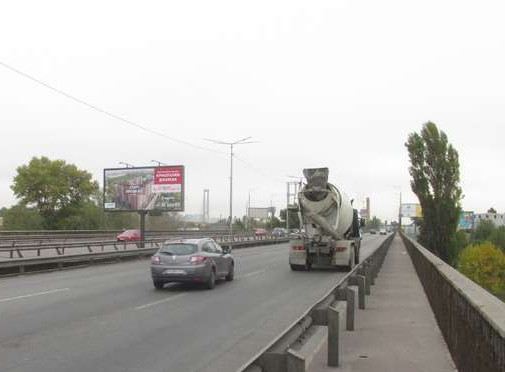 Призматрон, призма Київ,  Промислова вул., Південний міст; №2 (у напрямку Харківської пл. )