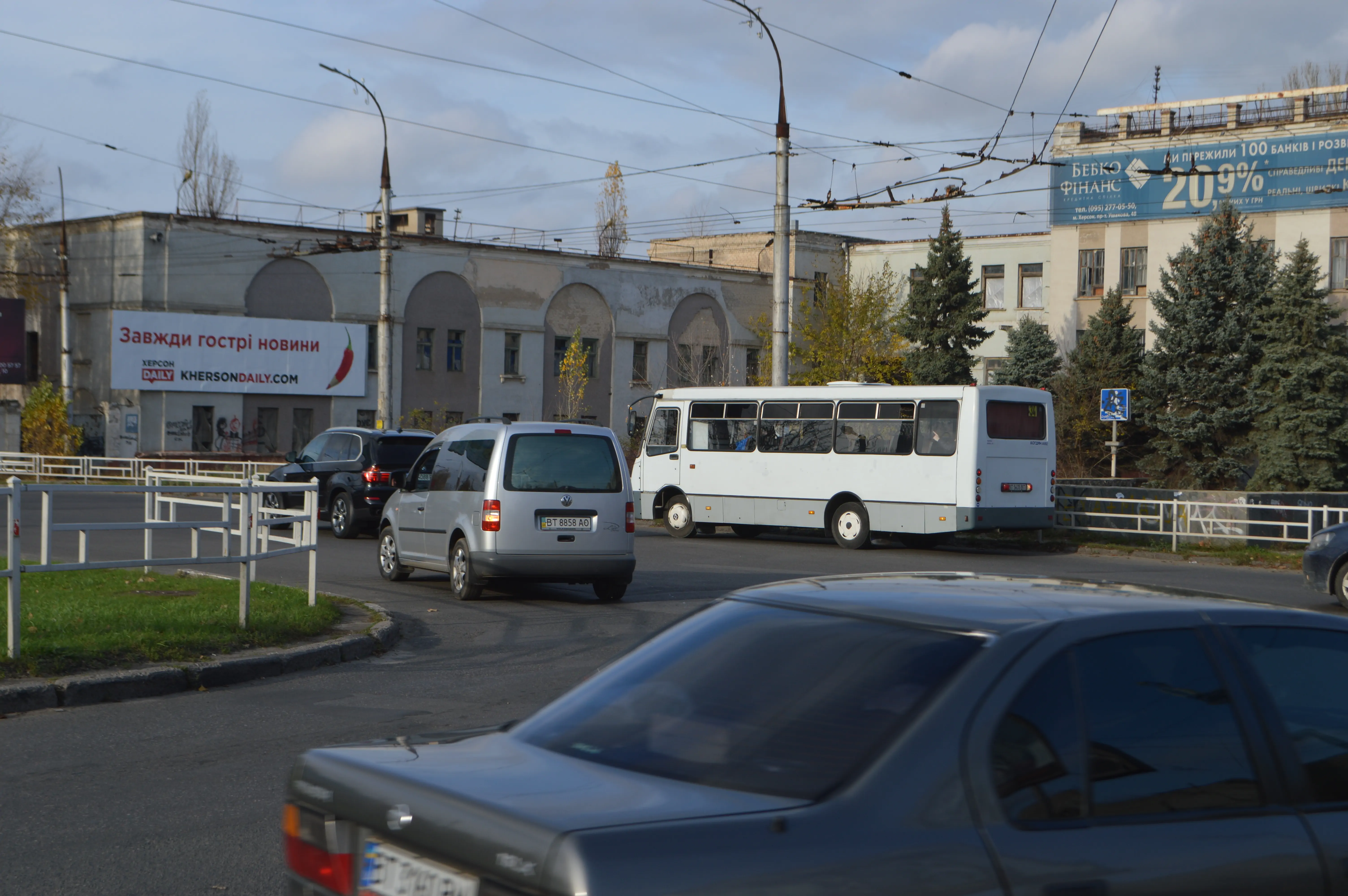 Борд A в Херсоне, 3х6 м. Площа Павла Дубинди зупинка ТРЦ Фабрика лівий |  Billboards.com.ua