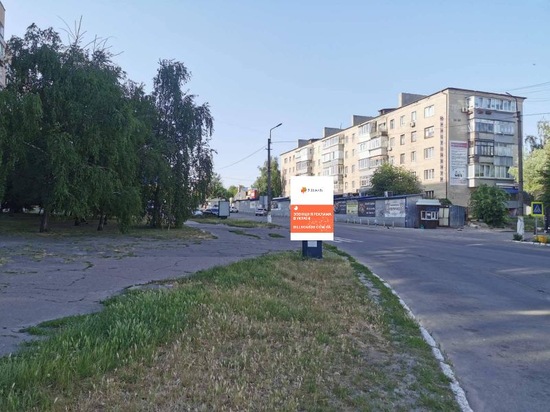 Ситилайт Васильков,  м. Васильків, вул. Декабристів, 1, за 70м до автобусної зупинки, за 170м до перехрестя з вул. Шевченка та магазину "Еко-Маркет", через 55м після перехрестя з вул. Грушевського