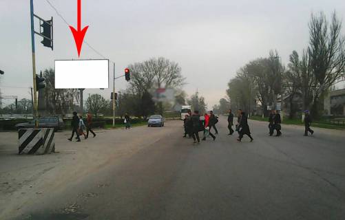 Билборд B в Каменское (Днепродзержинск) дз01Б,вул. Січеславський шлях навпроти магазину "Експрес" (біля ж/д станції), нарямок до виїзду з міста, біля світлофора фото 1