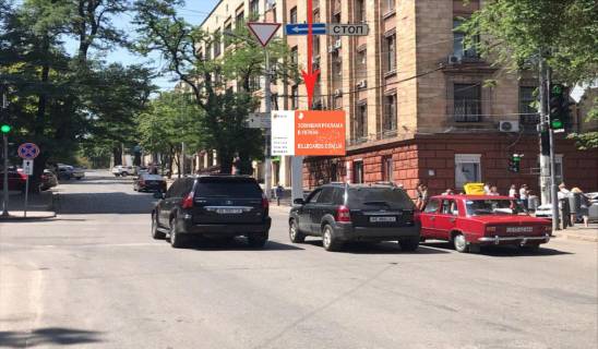 Скролер, Скрол A у Дніпро (Дніпропетровськ), 3.14х2.32  просп. Дмитра Яворницького - вул. Михайла Грушевського, на світлофорі, рух з центру вгору в напрямку просп. Б.Хмельницького - 181505 Фото 1