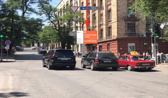 Скроллер A в Днепр (Днепропетровск), 3.14х2.32  просп. Дмитра Яворницького - вул. Михайла Грушевського, на світлофорі, рух з центру вгору в напрямку просп. Б.Хмельницького - 181508 фото 1