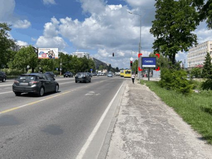 Билборд A в Львове вул. Хмельницького – Ковельська (за зупинкою) розмір 2,3 х 3,2 м беклайт фото 1