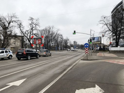 Білборд, Бігборд (Борд)  B у Львові вул. Замарстинівська – Липинського (на перехресті),  розмір 2,3 х 3,2 м скрол Фото 1