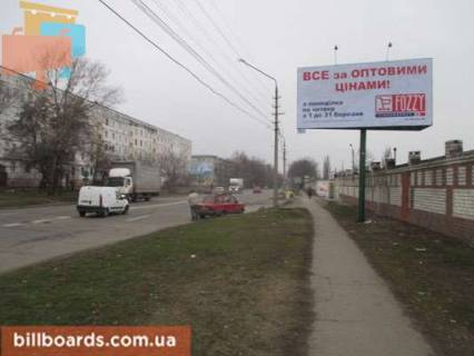 Білборд, Бігборд (Борд)  A у Кременчуці ул. В.Пугачева (ул. Московская), перекрёсток с ул. Лебединой (ул. Кирова), район Оптового продуктового рынка, поворот к Строительному рынку Фото 1