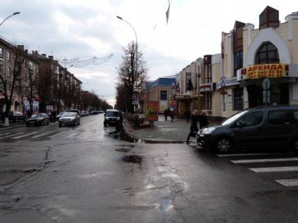 Ситилайт A в Кременчуге, 1,2 х 1,8  ул. Соборная, 9-Б, перекрёсток  с ул. Квартальной, возле торговых центров «Дипломат» и «Европа» фото 1