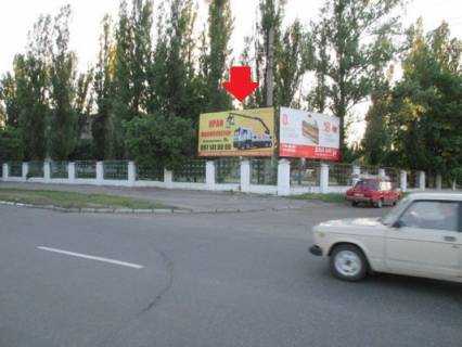 Билборд A в Кременчуге, 3 х 6  вул. Троїцька, 103, район Троїцької церкви, перед супермаркетом «МаркетОпт» фото 1