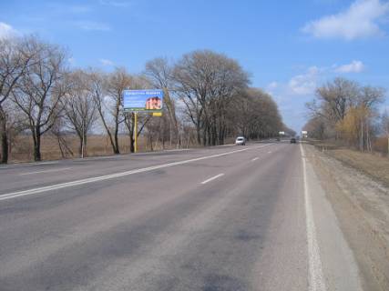 Билборд B в Київських трасах Харківська траса, траса М-03 "Київ-Харків", км 43+300 право, через 1.4км після розв'язки з автошляхом Р03 та АЗС Brent Oil, через 1.7км після АЗС UPG фото 1