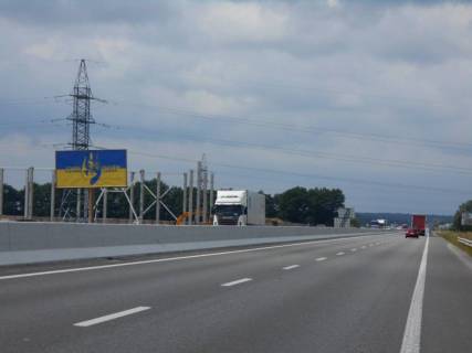 Билборд B в Бровары Траса М-01 "Київ-Чернігів-Нові Яриловичі", км 24+200 право, об'їзд м. Бровари, за 1км до перетину вул. Переяславський Шлях та вул. Лагунової, ресторану "Петрівський Бровар" та АЗС ОККО, через 1.3км після повороту на трасу Р-03 (Північно-Східний фото 1