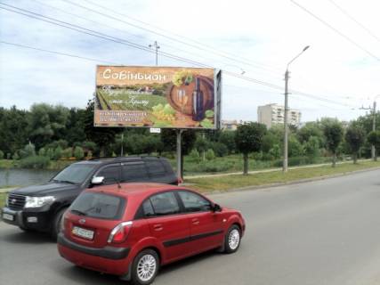 Билборд B в Черновцах ул.Комарова (возле парка) фото 1