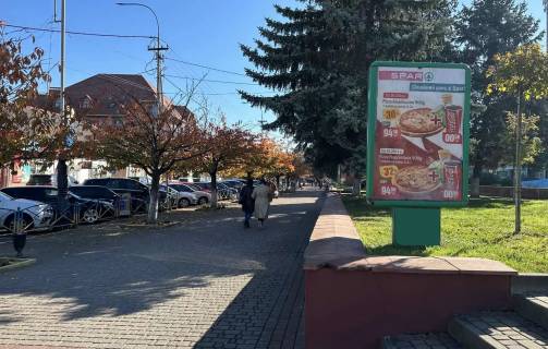 Ситилайт A в Тячеве, 1.2x1.8  вул. Незалежності, центр міста, вхід біля Універмагу, Ексім банку, напроти продуктового магазину, масове скупчення людей фото 1