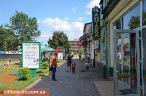Ситилайт B в Тячеве вул. Незалежності, центр міста, біля торгового комплексу Діамант та районної аптеки, напроти торгового комплексу Меркурій, великий потік пішоходів фото 1