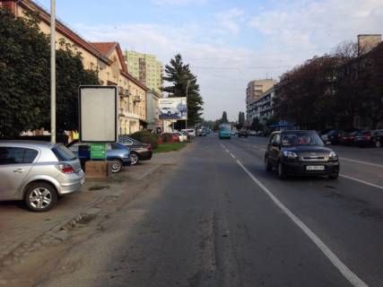 Сiтiлайт B у Ужгороді м.Ужгород просп. Свободи,біля  ТЦ Білочка, Приватбанку, світлофор, пішохідний перехід, в сторону 16-ти поверхівки Фото 1