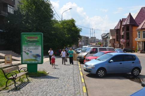 Ситилайт B в Тячеве, 1.2x1.8  вул. Незалежності, центр міста, біля страхової компанії Acsa та магазину Міленіум, автобусні зупинки, великий потік пішоходів фото 1