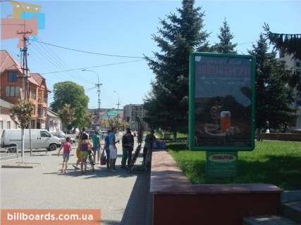 Ситилайт A в Тячеве вул. Незалежності, центр міста, вхід біля Універмагу, Ексім банку, напроти продуктового магазину, масове скупчення людей фото 1
