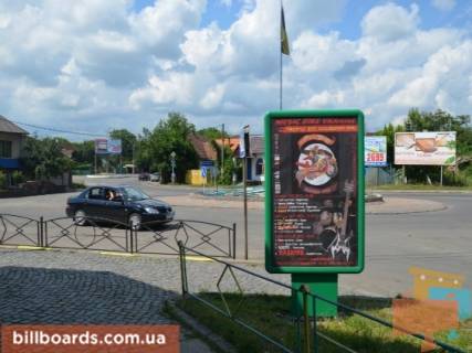 Ситилайт A в Тячеве вул. Незалежності, центр міста, біля страхової компанії Acsa та магазину Міленіум, автобусні зупинки, великий потік пішоходів фото 1