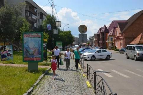 Сiтiлайт B у Тячеві, 1.2x1.8  вул. Незалежності, центр міста, біля страхової компанії Acsa та магазину Міленіум, автобусні зупинки, великий потік пішоходів Фото 1