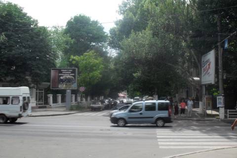 Беклайт A у Херсоні, 3x4  пр Ушакова Муз училище Фото 1