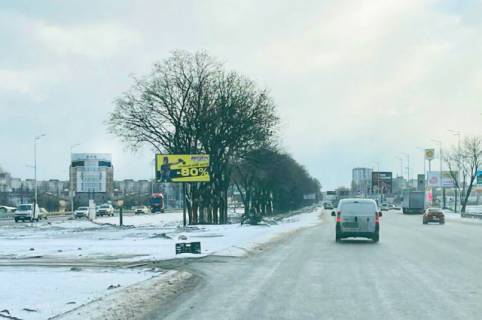 Білборд, Бігборд (Борд)  A у Києві, 6x3  Кільцева дорога (СТО, Авторинок Автоцентр Жуляни, АЗС Shell, АТБ-маркет, ЖК "Жуляни", ТЦ Аракс, ТРЦ РЕСПУБЛІКА), на розподілювачі, розворот в сторону Епіцентра, 150 м від Жулянський міст Фото 1