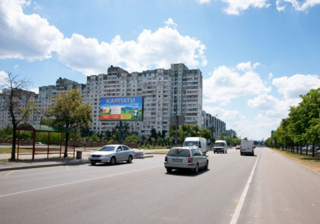 Билборд B в Киеве, 6х3  Оноре де Бальзака вул. - Р.Рейгана(Теодора Драйзера) вул., 21 (Деснянський парк, Приватбанк, АЗС Авантаж 7), на зупинці, парковка супермаркета СІЛЬПО, в напрямку Романа Шухевича просп. фото 1