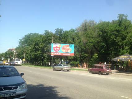 Билборд A в Кривом Роге, 3х6  вул. Петра Калнишевського (Харитонова), 1а (зупинка МТС), рух у напрямку вул. Українська фото 1