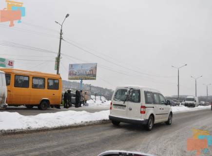 Билборд B в Черновцах, 3х6  вул. Калинівський ринок (розділова смуга) фото 1