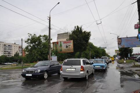 Билборд + в Черновцах, 3х6  вул.Руська 267  ( р-н. Гравітон) Т.Ц. Екватор фото 1