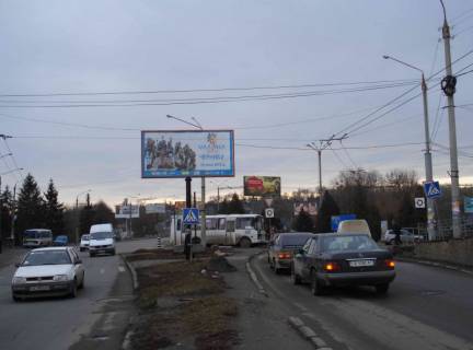Билборд A в Черновцах, 3х6  вул.Хотинська-Галицький шлях-Гагаріна (Кільце) фото 1